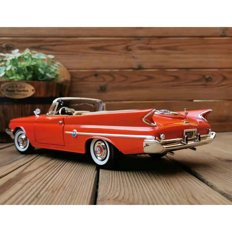 1:18 Scale 1960 Chrysler 300F Classic Alloy Car Model Collection Ornaments