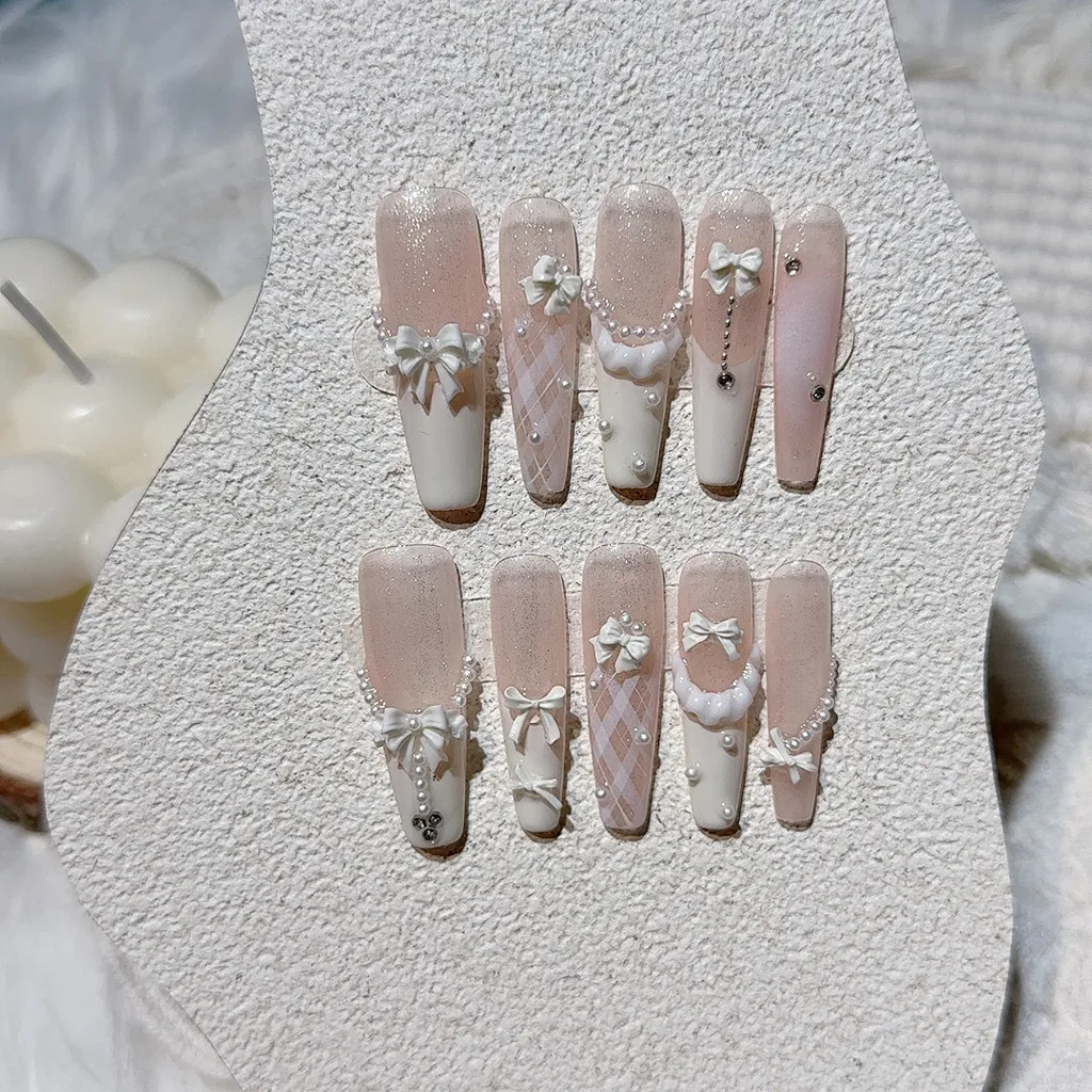 10 Stück süßer karierter Rock, Ballettkunst, glitzernd, weiß, handgefertigt, zum Aufdrücken der Nägel, 3D-Perlenschleife, französische künstliche Nägel, abnehmbar, wiederverwendbar