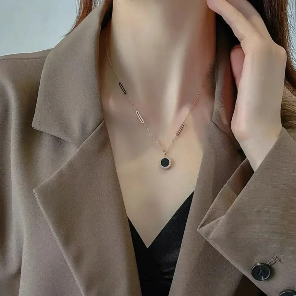 Luxury Brand Gold Color Stainless Steel Roman Digital Wafer Pendant Necklace for Women Charm Chain of Clavicle Jewelry Accessory