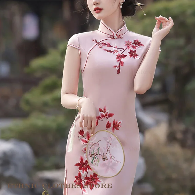

Exquisite Embroidery Female Qipao Chinese Dress Elegant Vintage Classic Mandarin Collar Cheongsam Vestidos Sexy Slim Party Dress