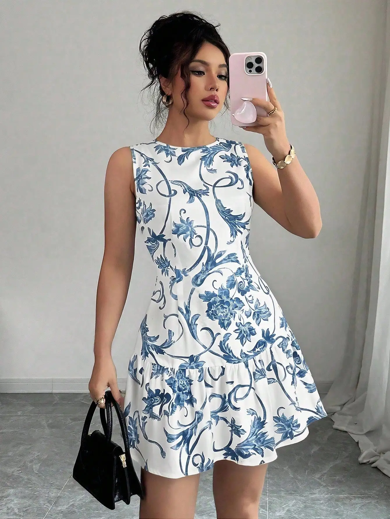 Damen-Minikleid mit Blumenmuster, ärmellos, Rundhals, figurbetont und ausgestellt, lässiges Sommerkleid, 2026 neue Mode – Detail 4