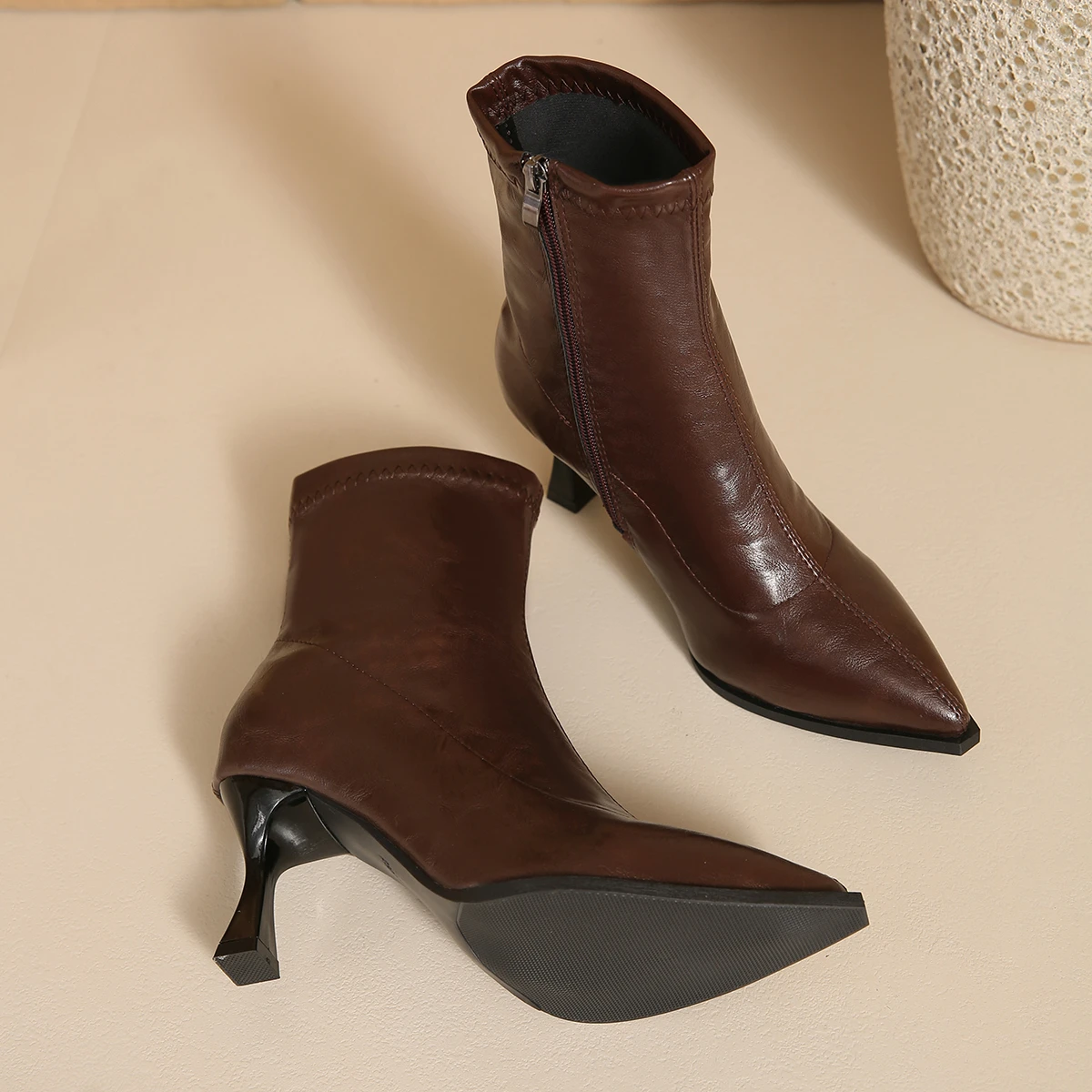 2026年ファッション レディース ポインテッドトゥ ハイヒ - Leather Work Flats のレビューと価格