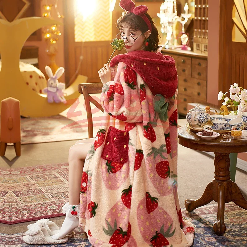 Pijamas de inverno para mulheres morango dos desenhos animados com capuz longo robe jaqueta bonito casa wear pijamas kawaii flanela roupão quente