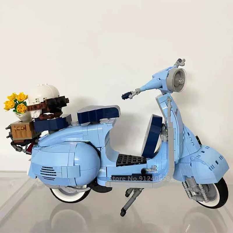 Roman Holida Vespa 125 Moc 10298 Famous Motorcycle City Moto Assembled Building Blocks Bricks High-tech Model Toys For Kids Gift