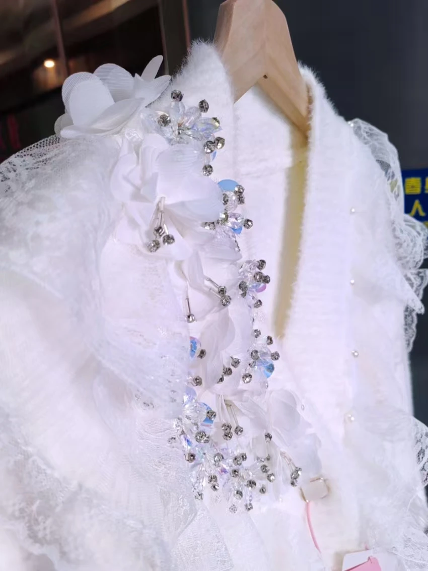 

Роскошный трикотаж с цветочным принтом и бисером, толстый кардиган из искусственного меха норки, пальто для женщин, белый свитер с v-образным вырезом, верхняя одежда, вязаная куртка