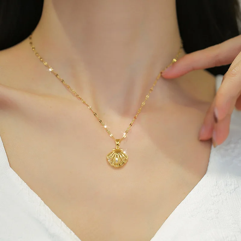 Fashionable and Exquisite Micro-paved Pearl Shell Necklace, Classic and Personalized Stainless Steel Versatile Clavicle Chain