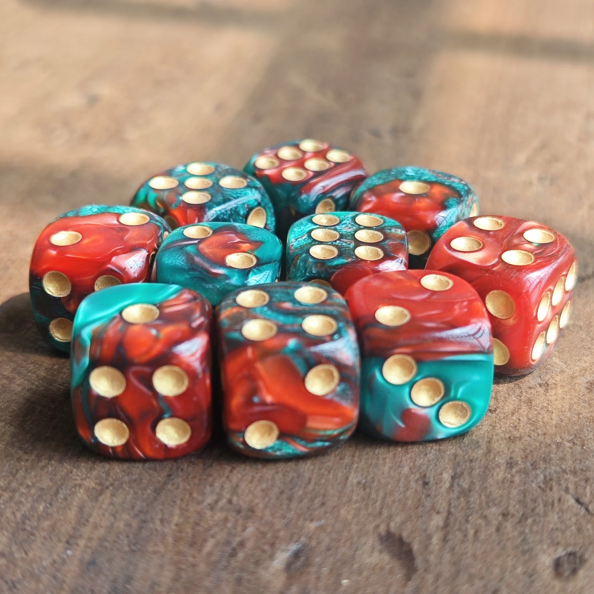 16MM Red and Green Points D6 Dice Set Warhammers 40K Dungeons and Dragons Board Game