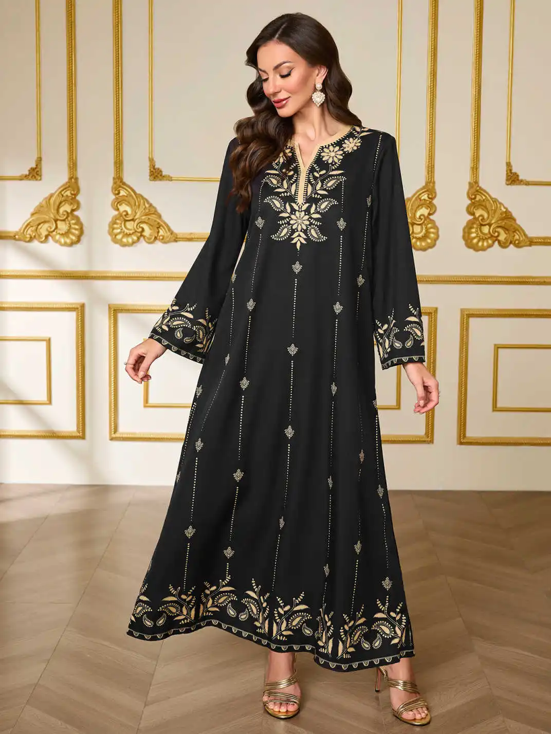 Islamische bestickte Abaya für muslimische Frauen mit Golddetails, ideal für formelle Anlässe im Nahen Osten wie UAE Saudi