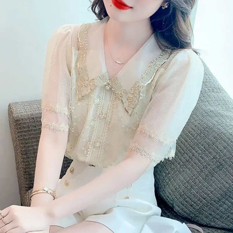 

Short-sleeve lace blouse for women, new summer style, elegant embroidered Peter Pan collar top