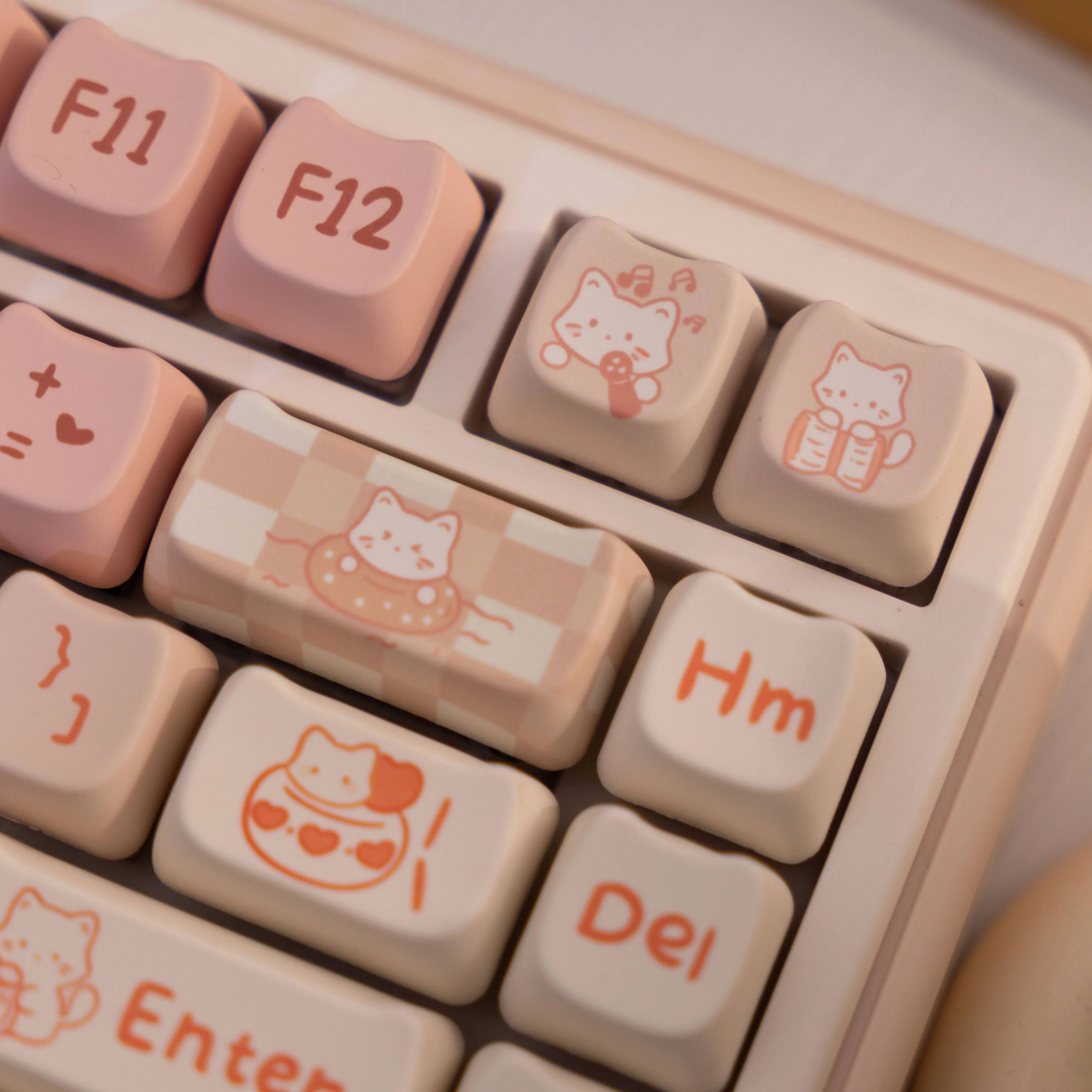142-key Party Cat Keycap  Cat-shaped PBT Dye Sublimation MAO Contour Compatible with MX for  Keyboard Fit 61/64/68/87/96/104/108 view 3