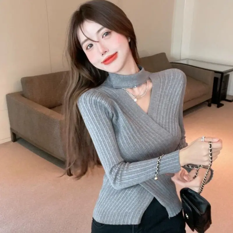 Women's Autumn and Winter Stylish Interior with Unique Hanging Neck Knitted Design Sweater