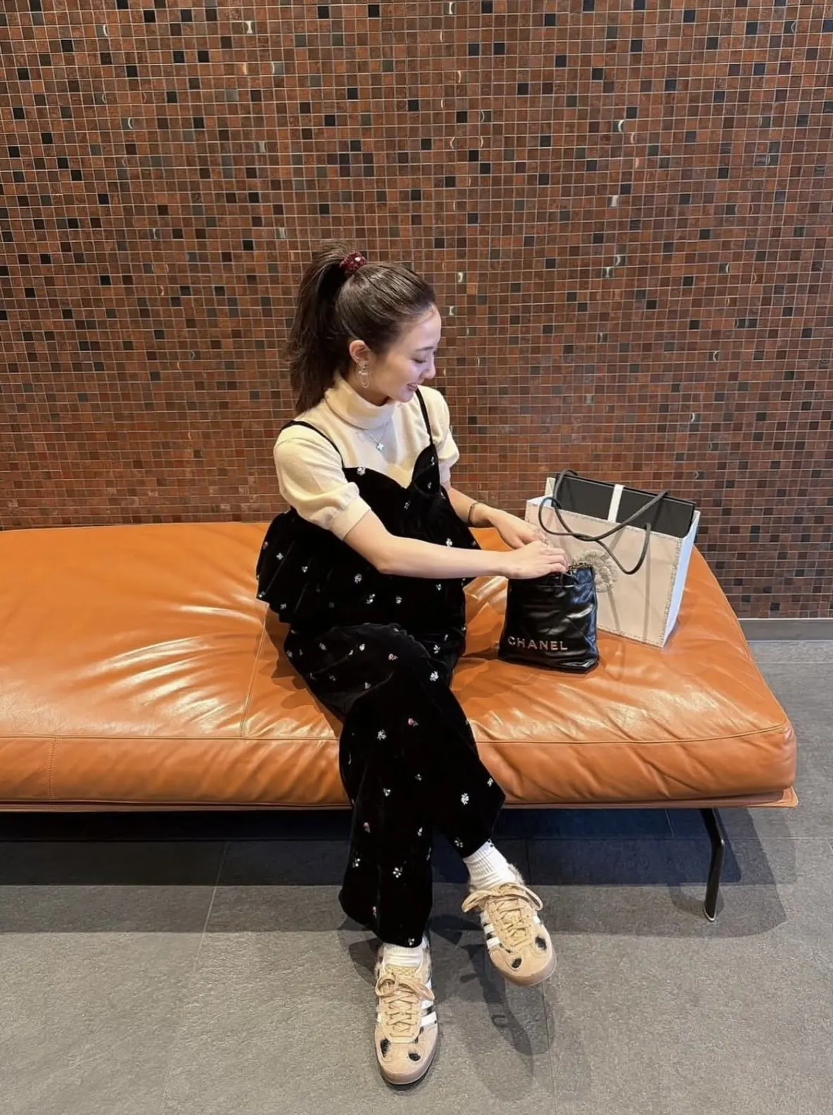 

2026 Spring New Japanese Style Sweet Girls Embroidered Letter Velvet Pants High-End Retro Black Versatile Casual Trousers