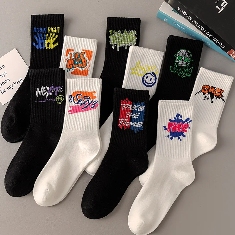 10 pairs of couple\'s mid length socks with quirky spray painted graffiti, personalized socks, comfortable and breathable, suitab