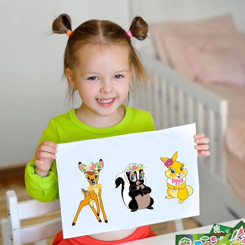 Autocollants de puzzle de dessin animé Disney Bambi pour enfants, faire un visage, assembler des décalcomanies de puzzle, drôle, fête d'anniversaire, jouet cadeau, 8 feuilles, 16 feuilles