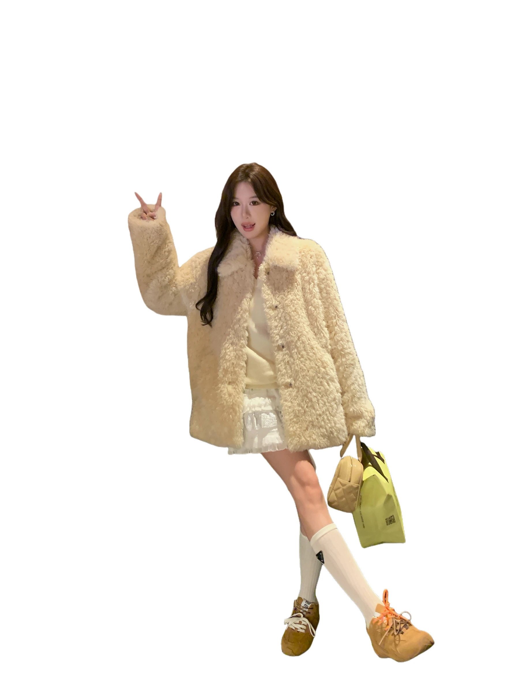 

A thickened, furry and eco-friendly fur coat for women in autumn and winter