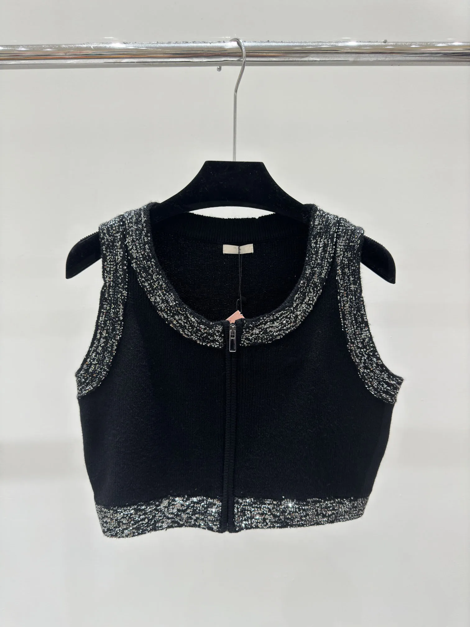 

Women's ClothingThe latest series for early spring! High quality heavy duty beaded zipper knitted vest!