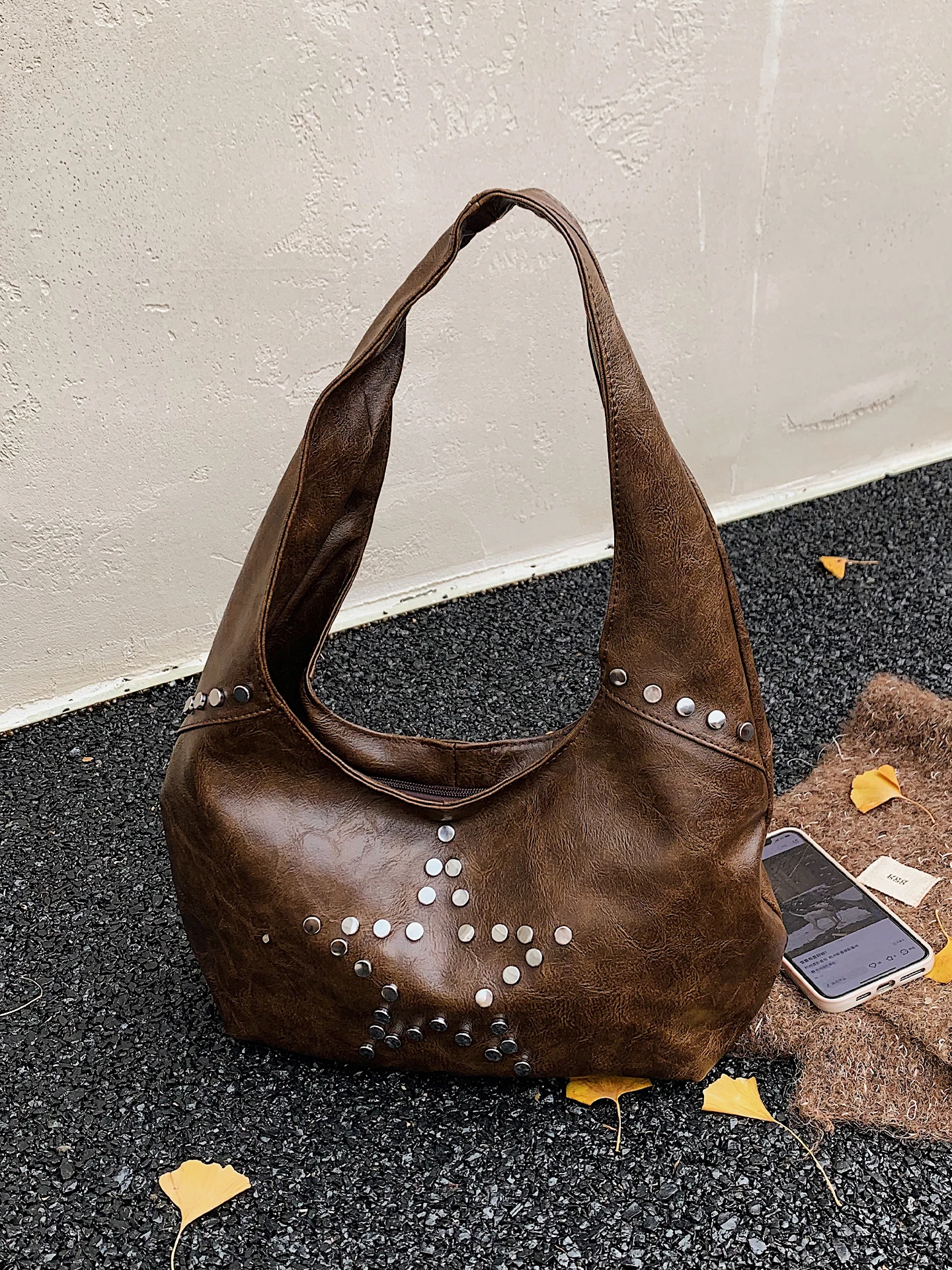 

Vintage Large Capacity Women's Shoulder Bag Fashionable Commuter Tote Bag ILINX Brand Polyester Magnetic Buckle Closure