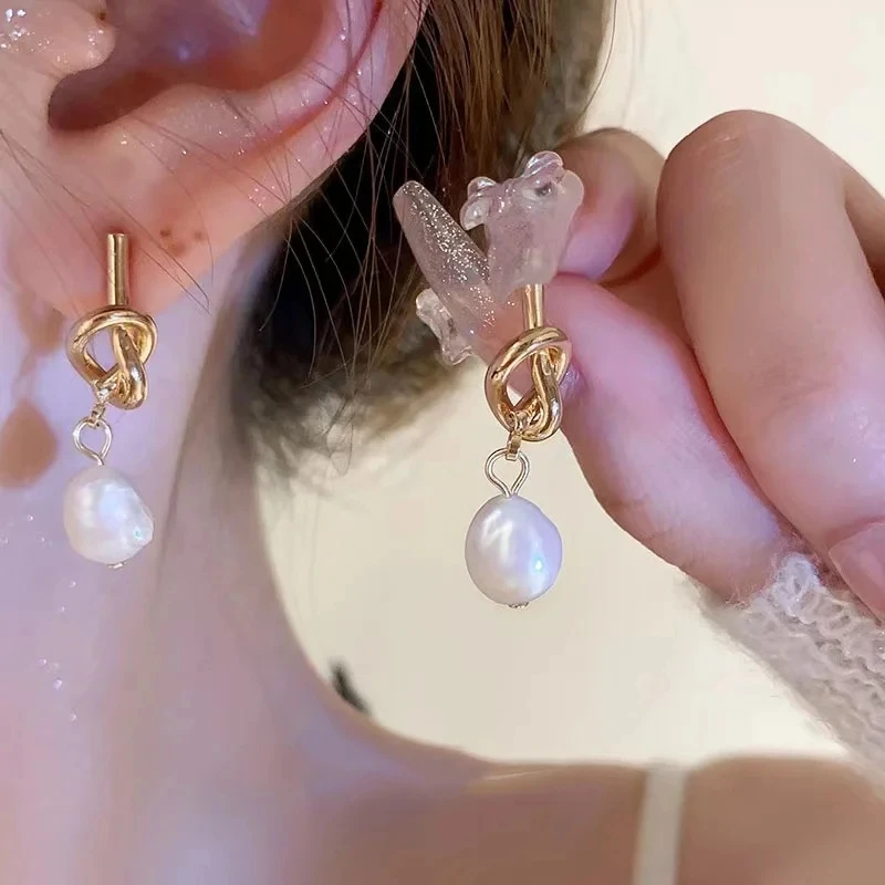 2024 New French Elegant Gold Color Bean Spliced Flat Pearl Earrings for Korean Fashion Jewelry Party Women's Sweet Accessories