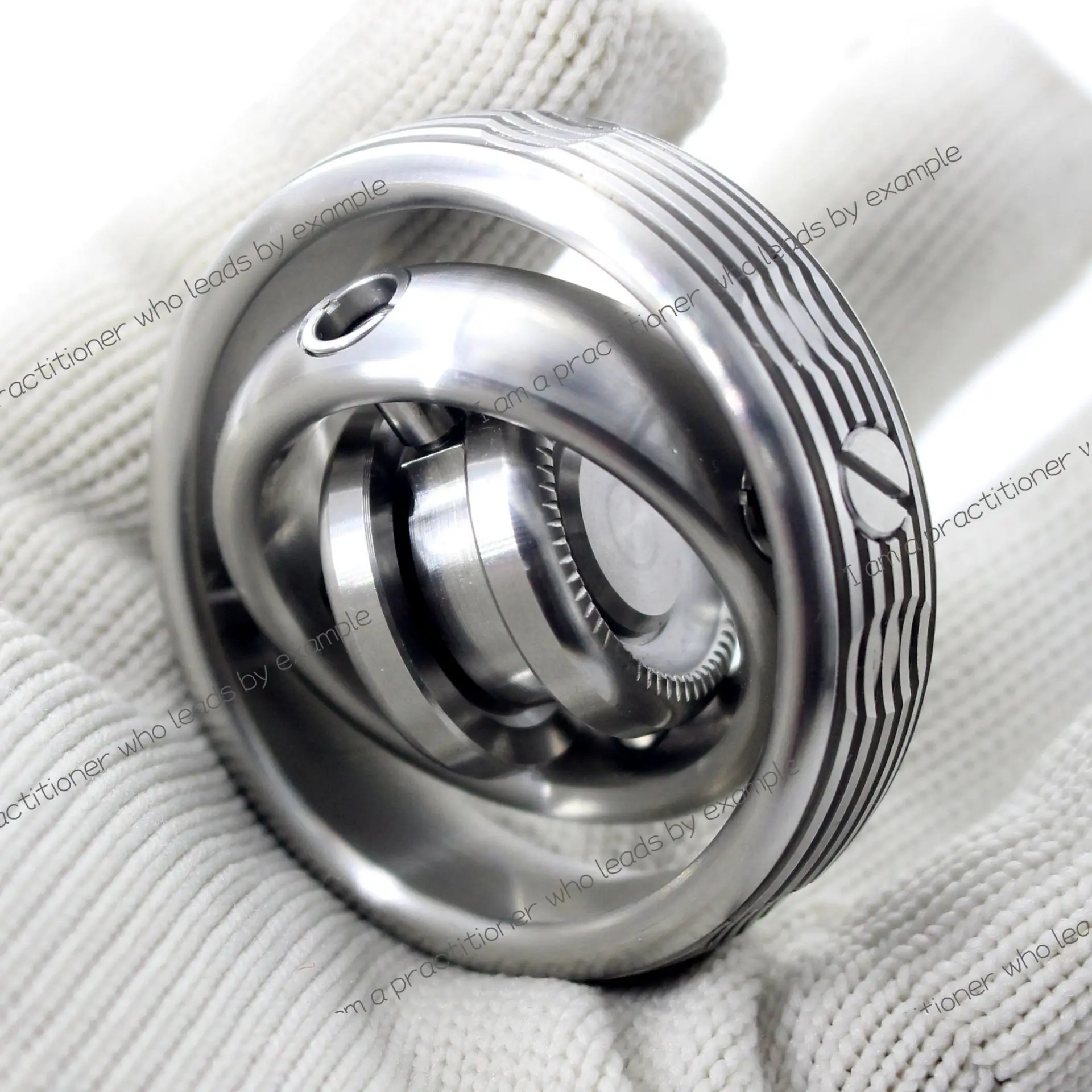 

Оригинальный металлический гироскоп на кончике пальца, металлический гироскоп edc, гироскоп второго поколения, декомпрессионная игрушка