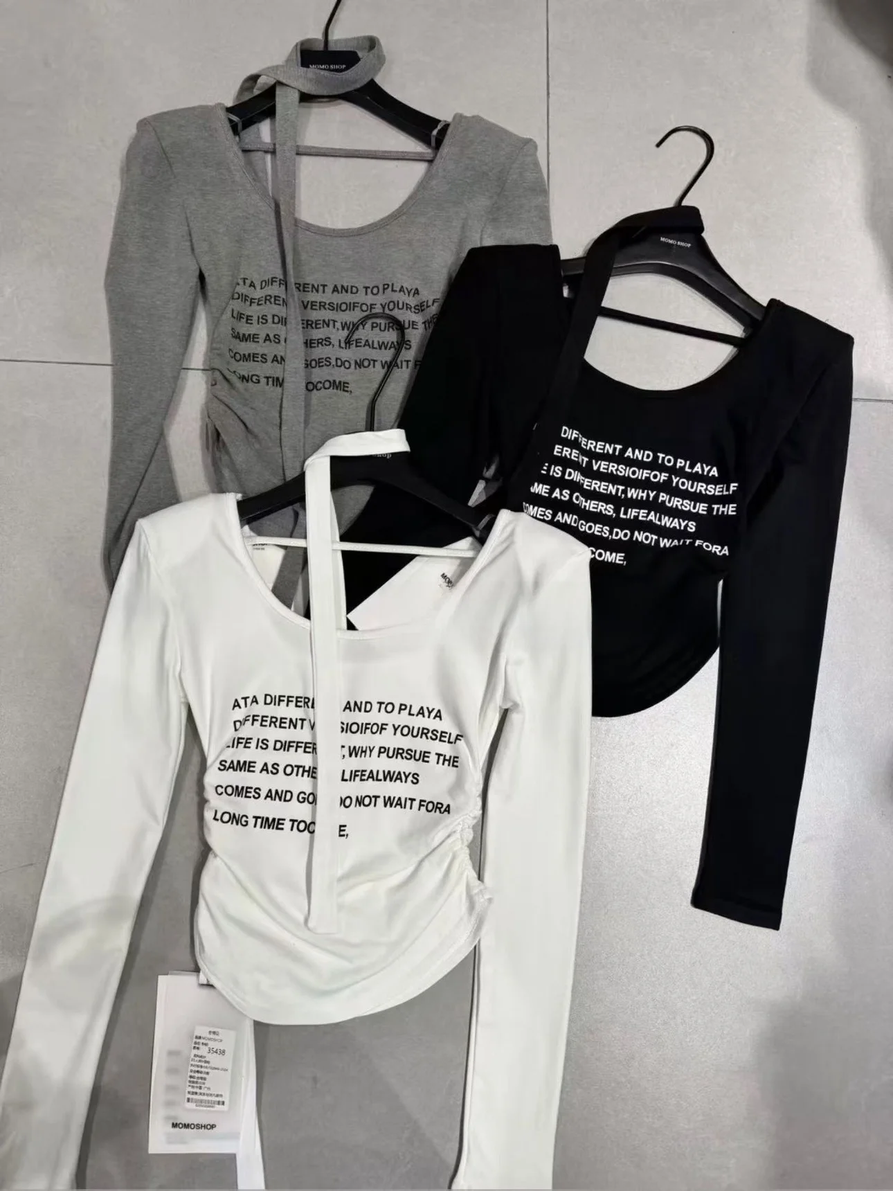 تي شيرت نسائي شتاء 2025 بقصة ضيقة طويلة Sve بتصميم كوري مطبوع عليه حروف علوية قطنية ناعمة ومريحة U-Ne