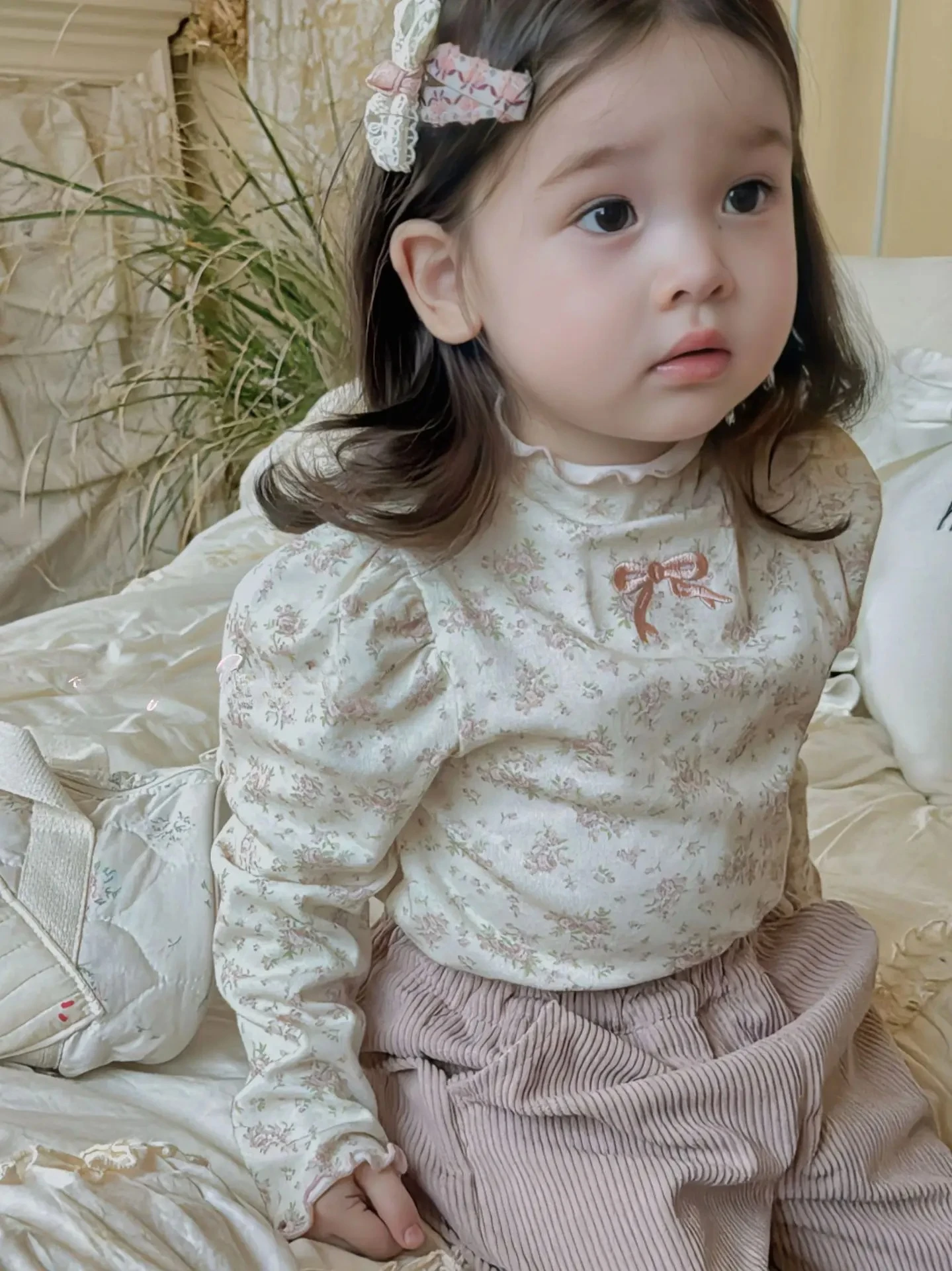 

Новая корейская базовая рубашка с высоким воротом для девочек осенью, детская весенне-осенняя футболка с длинными рукавами и цветочным принтом