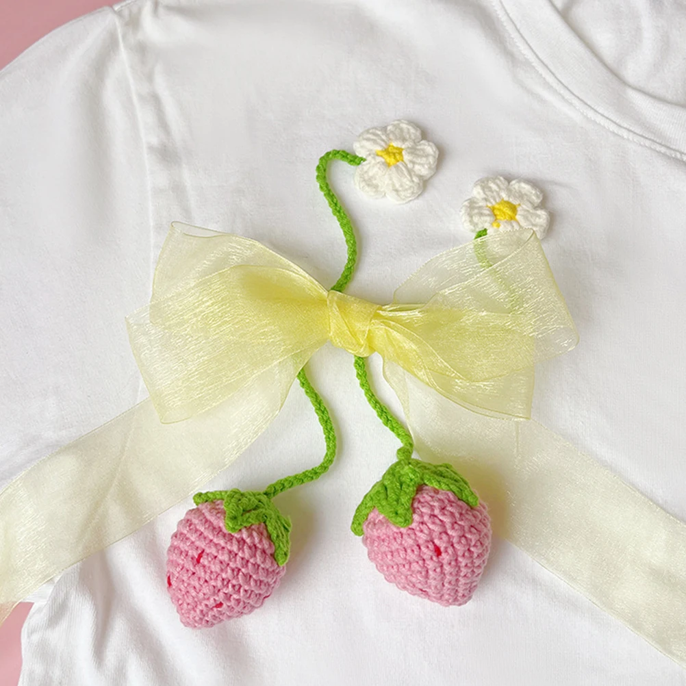 

Strawberry Car Hanging Decor Crochet Red Flower Pendant Accessories Women Car Interior Rear View Mirror Keychain Yarn Charm