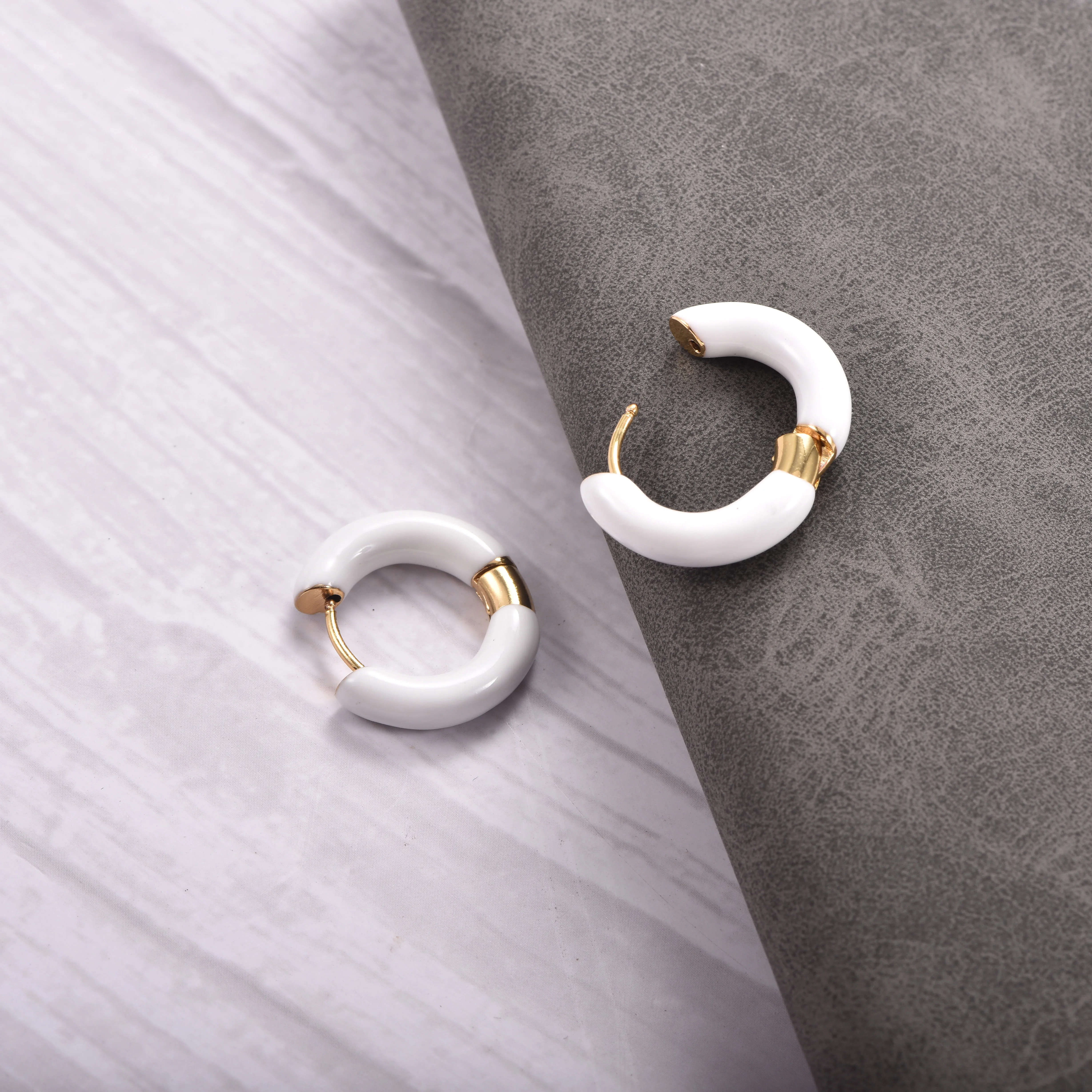 Emaille-Chunky-C-Form-Creolen, 8K vergoldet, Dopamin-Mehrfarben-Bonbonfarben-Kreis-Ohrschmuck, Geschenk – Detail 5