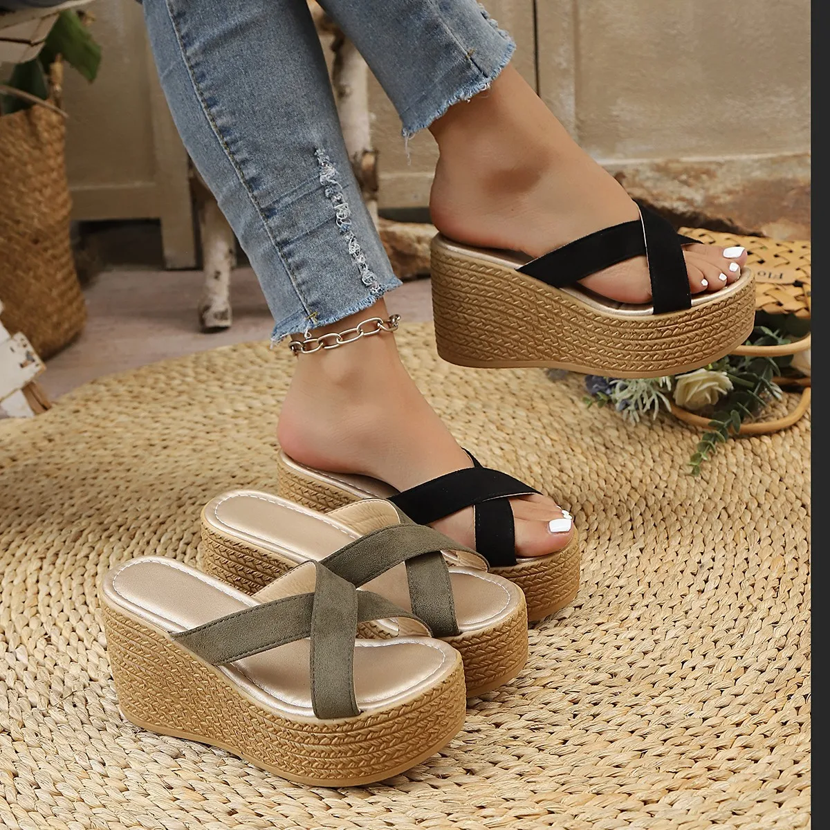 

Женские шлепанцы на танкетке 2026: Новые летние модные женские шлепанцы на высоком каблуке, удобные уличные шлепанцы на платформе