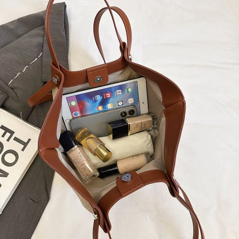 

Ladies Crossbody-Bag Crafted From Premium Leather Featuring Paris Style And Famous Designer Elegant Look​