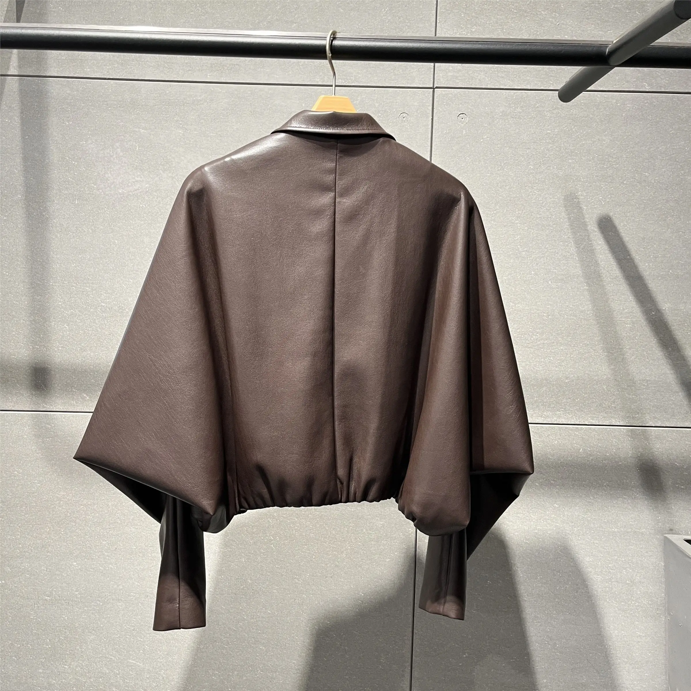 2025 ربيع جديد تصميم تحسس عادية تنوعا Batwing كم سترة قصيرة بدوره إلى أسفل طوق سترة جلدية للنساء #5