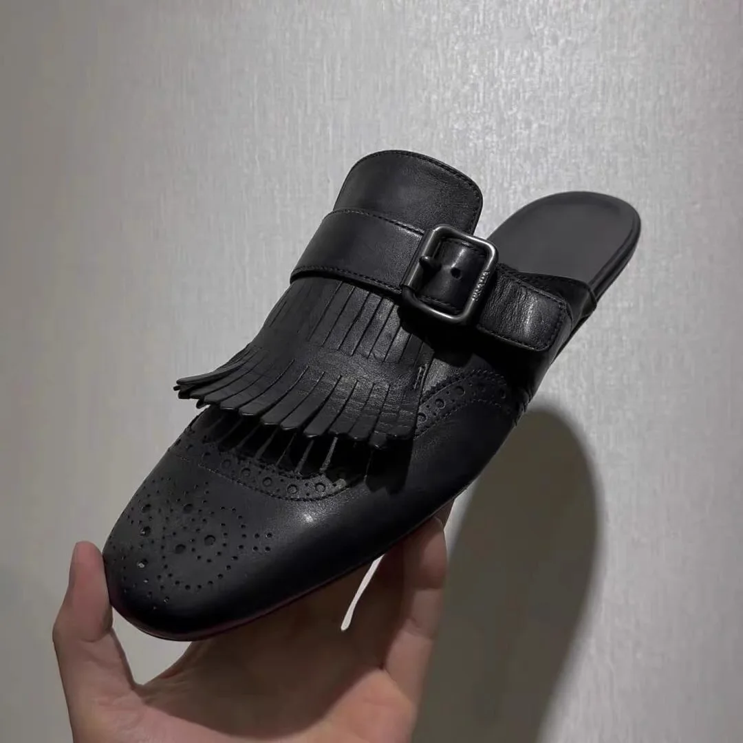 Zapatillas con punta de borla para mujer, medias zapatillas talladas con borlas de fondo plano de estilo nuevo británico, zapatillas Retro de verano para exteriores