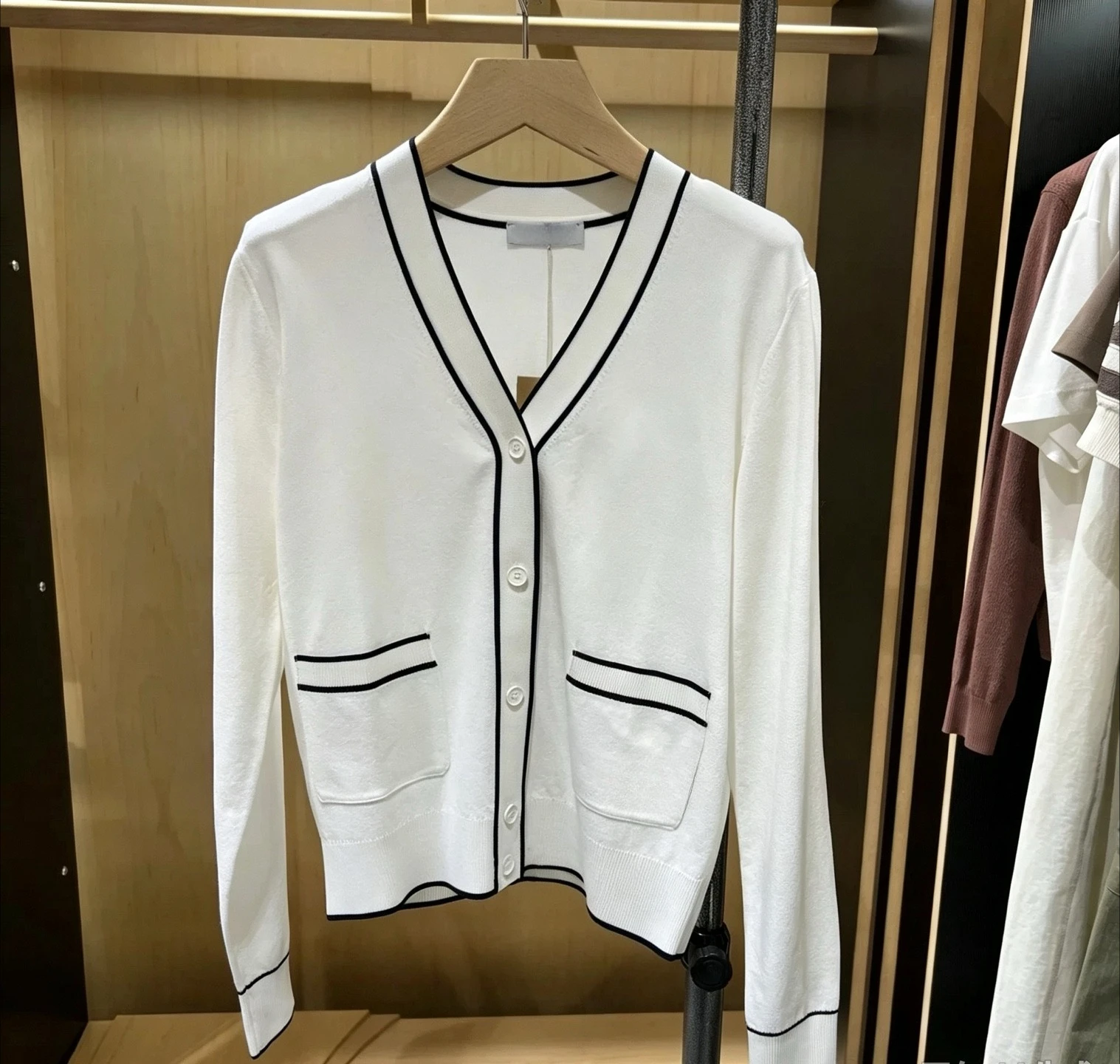 2026 Autumn New Korean Style Women Golf V Neck  Block Button Cardigan Versatile Soft Knit Coat Ladies Golf Outfit Sportswear