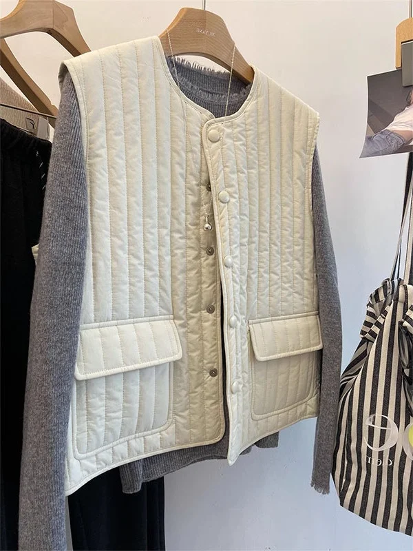 

Женская хлопковая жилетка: теплая, стильная, омолаживающая, в минималистичном стиле, на пуговицах, без рукавов, для многослойных образов, осенне-зимняя верхняя одежда