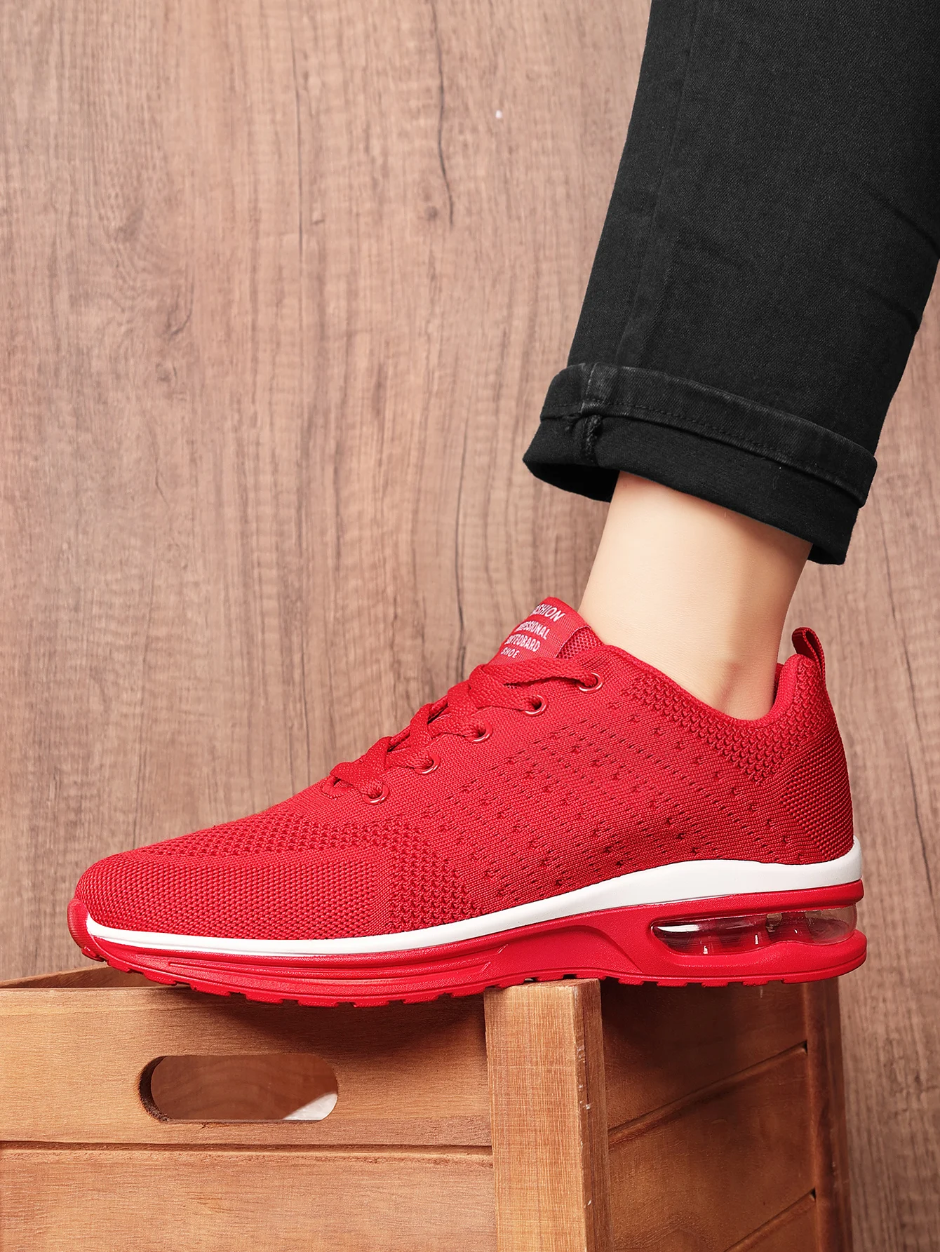 Flying Woven Breathable Lightweight Couple Running Shoes