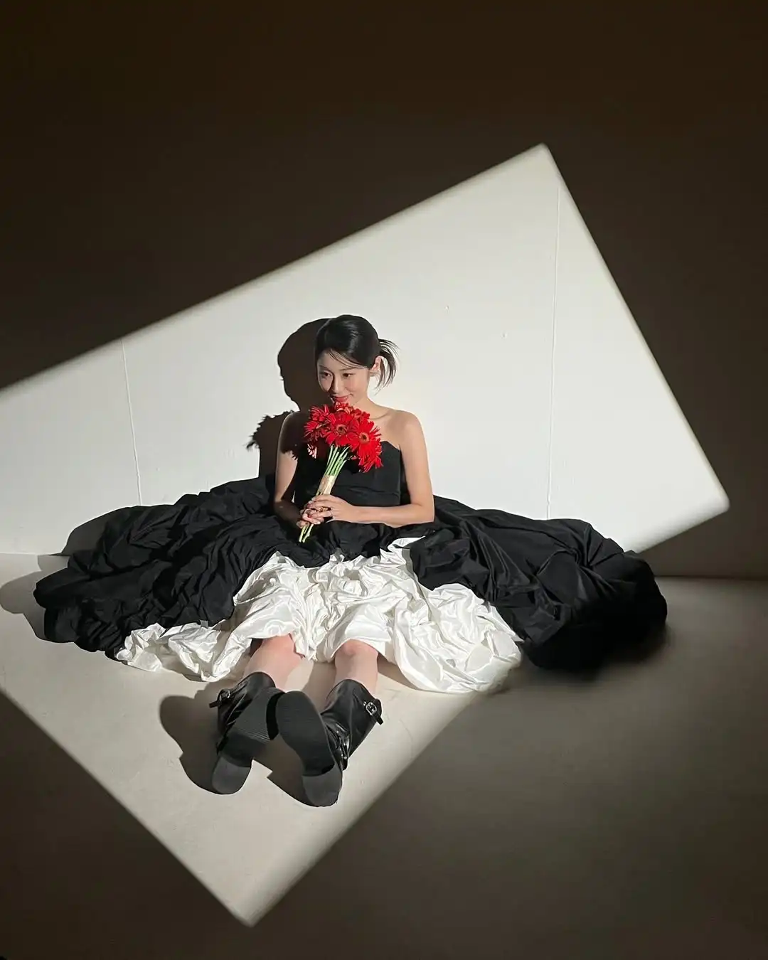 Bowith فساتين الزفاف الكورية ألف خط مخصص الأكمام نفخة أبيض وأسود ثوب الزفاف فساتين السهرة الكورية #2