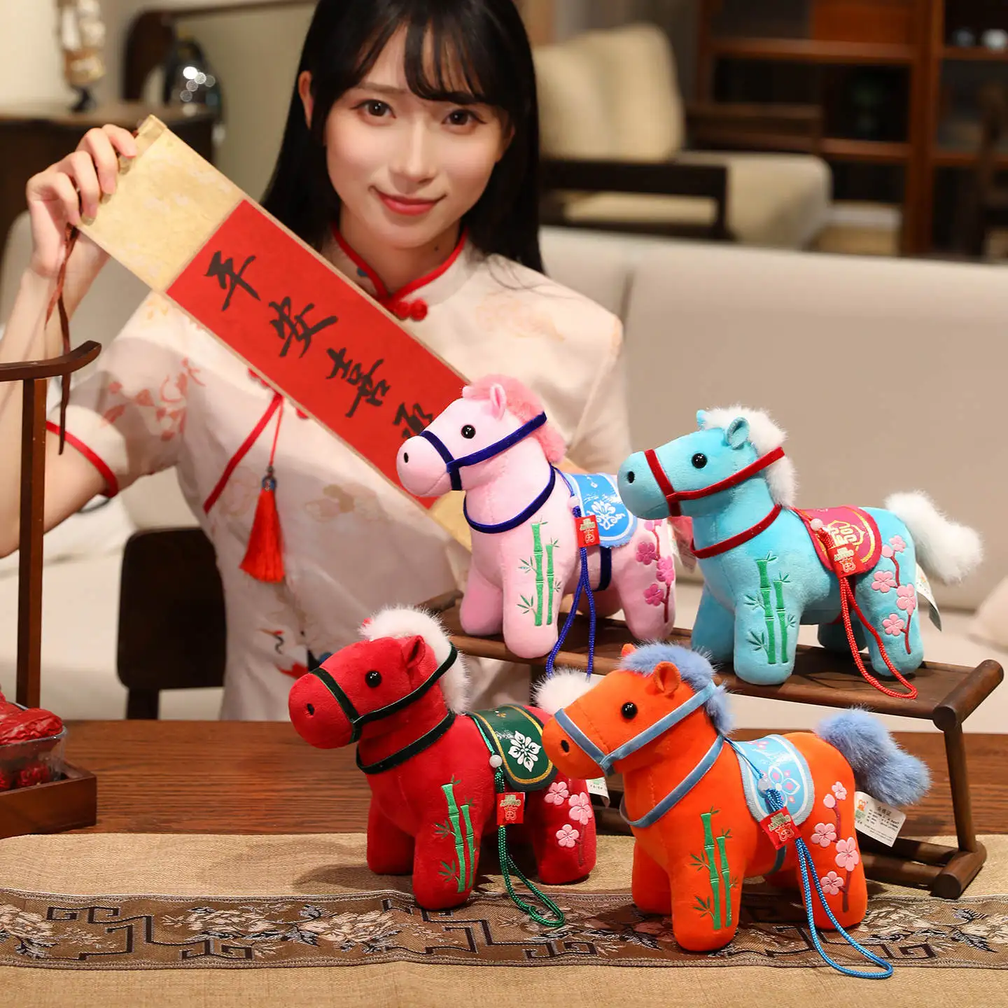 

2026 год лошади талисман плюшевая игрушка кулон мягкие реалистичные подарки для новорожденных кукла пони украшение дома орнамент