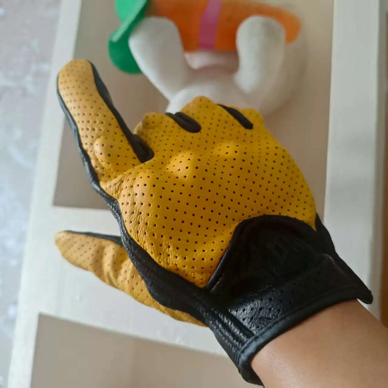 

Летние кожаные мотоциклетные перчатки в стиле ретро с полным пальцем, вентиляционными отверстиями и жесткой защитой суставов для городских и езды на шоссе