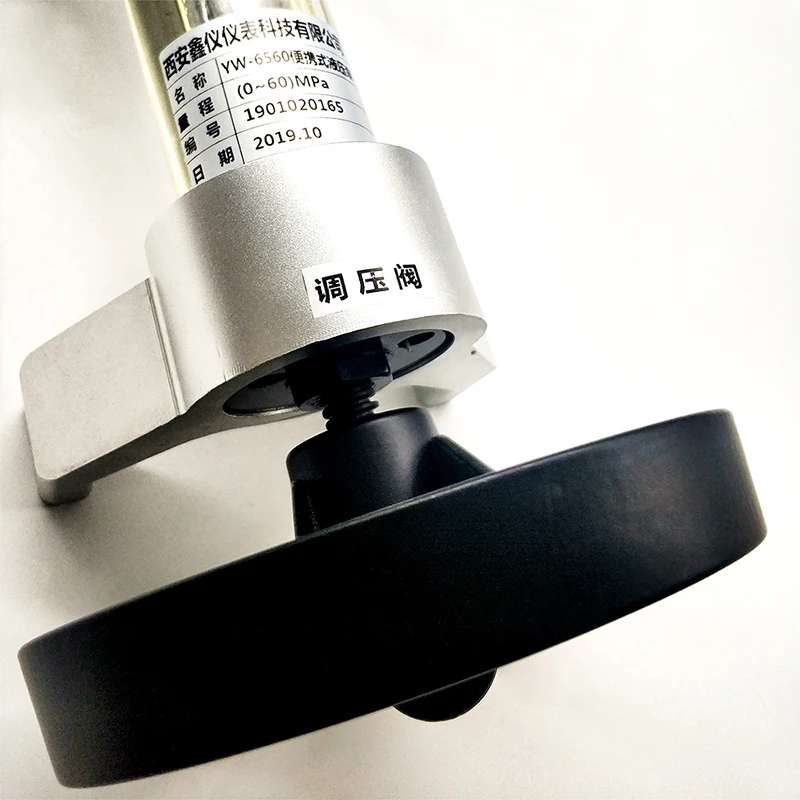 

High Pressure 700Bar Hydraulic Pressure Portable Hand Calibration Pump with Pressure Gauge