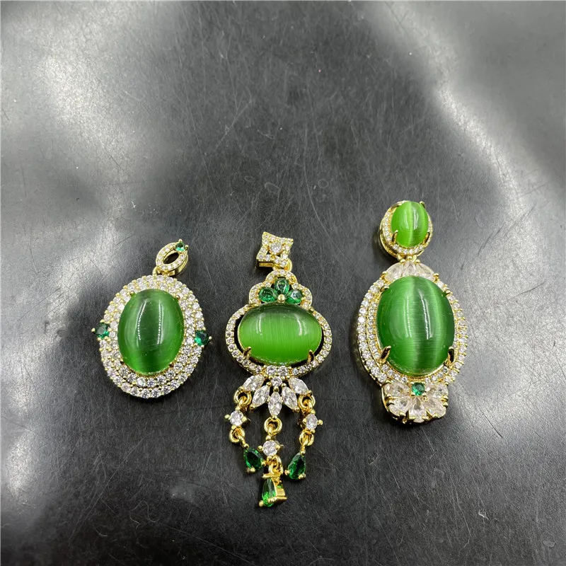Inlaid Emerald's Eye Stone Oval Pendant Women's Clavicle Chain Jade Pendant