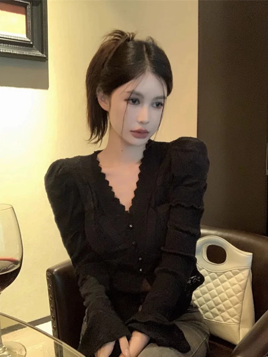 

Ele V-ne Lace irt Women's Slim Fit ort Top Faionable Korean Sle Long Sve Color Commute Wind irt