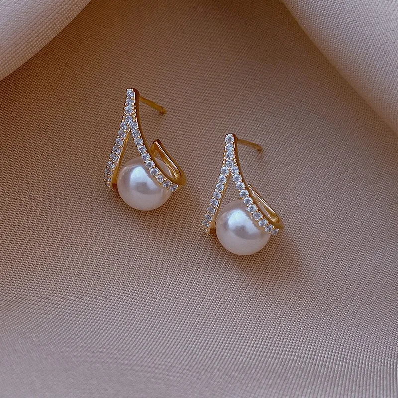 White Imitation Pearl Crystal Rhinestone Stud Earrings for Women New Personality Trendy Jewelry Wholesale Girlfriend Gift