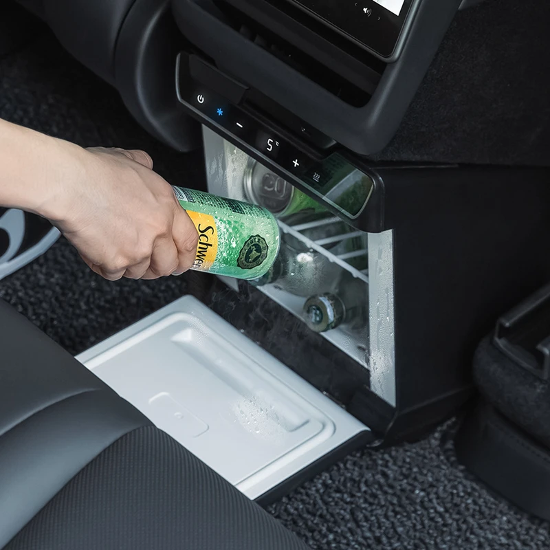 

Suitable for the 2025 Tesla Model Y: Rear-seat refrigerator with semiconductor cooling for outdoor camping