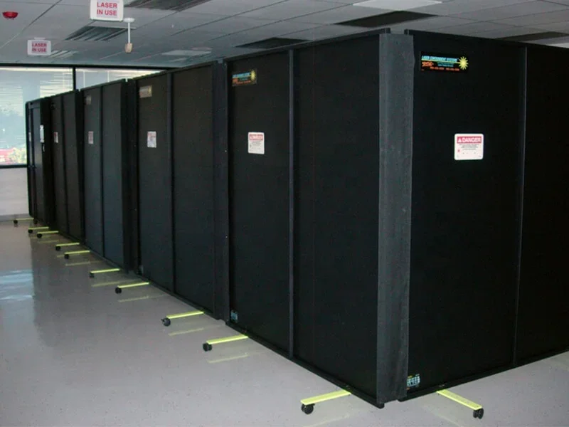 Barriera di sicurezza da parete con protezione per saldatura laser