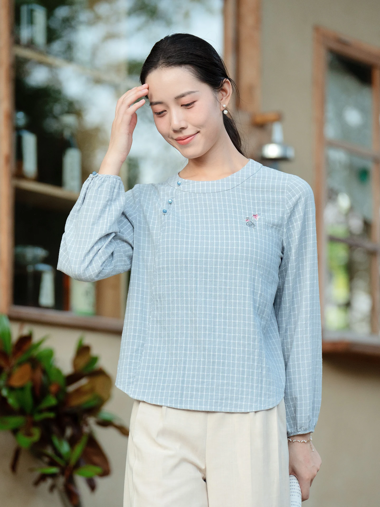 

Artistic Long Sve irt Women's New Autumn Faion Embroidered Plaid Cotton Polyester Blend Comfortable Breathable Top
