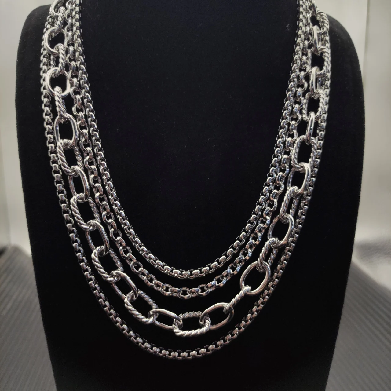 

Новое многослойное ожерелье с зубчатыми звеньями 2026 года, классический стиль, элегантное и простое, подходит как для мужчин, так и для женщин XL17