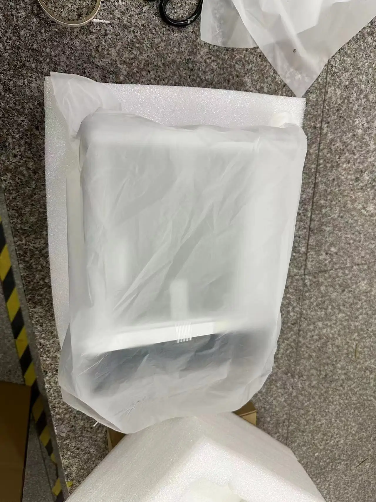 Waga mikroanalizacyjna serii CEB, model CEB1035N, z kalibracją wewnętrzną, dokładność 31g/0,01mg, zakres 120g/0,1mg, LB