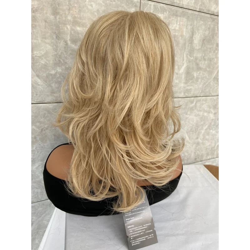 Afbeelding 6: Medium gelaagde blonde mix haarblend hittebestendige pruiken dames zacht natuurlijk