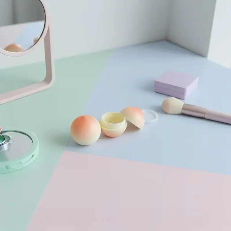 1 Stück Fruchtserie-Packung Kirsch-, Pfirsich- und Blaubeerform Kunststoff-Kosmetikbehälter Kleiner Lippenbalsam-Behälter Probenfläschchen Cremetiegel – Detail 8