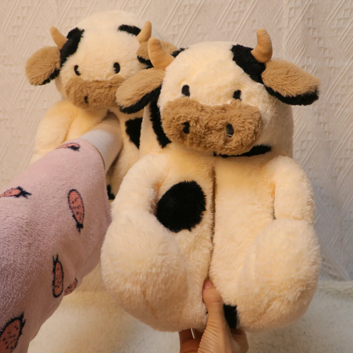 ZMPDXY Cow Slippers Cute Animal Memory Foam Fuzzy Slippers Funny Stuffed Cute Plush Animal Cow Slides for Women Men House Shoes