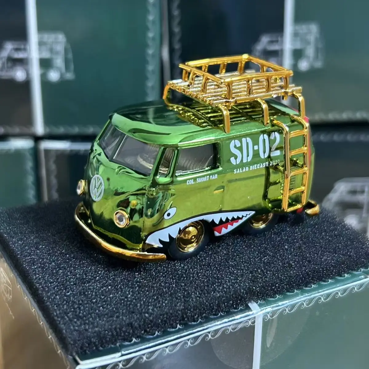 

Diecast HY 1/64 Scale VW T1 Winter Melon Bread Shark Pattern Green Car Short Axis Alloy Car Model Collectible Toy Gift Souvenir